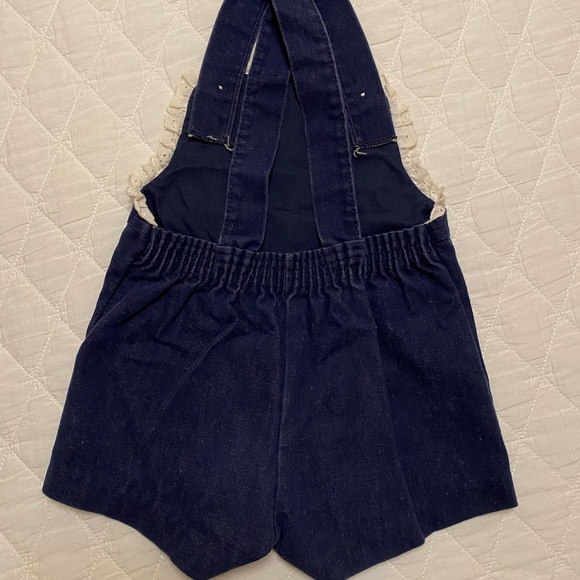 Vintage Girls 12 Month Dark Denim Eyelet Overall Shorts Romper Pocket Ruffle 80s - Picture 8 of 11